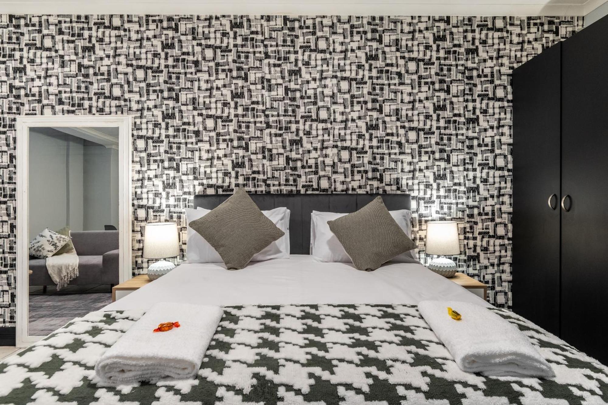 The Square 135- Studio With Free Parking, Pool & Gym Access Lejlighed Kapstaden Eksteriør billede