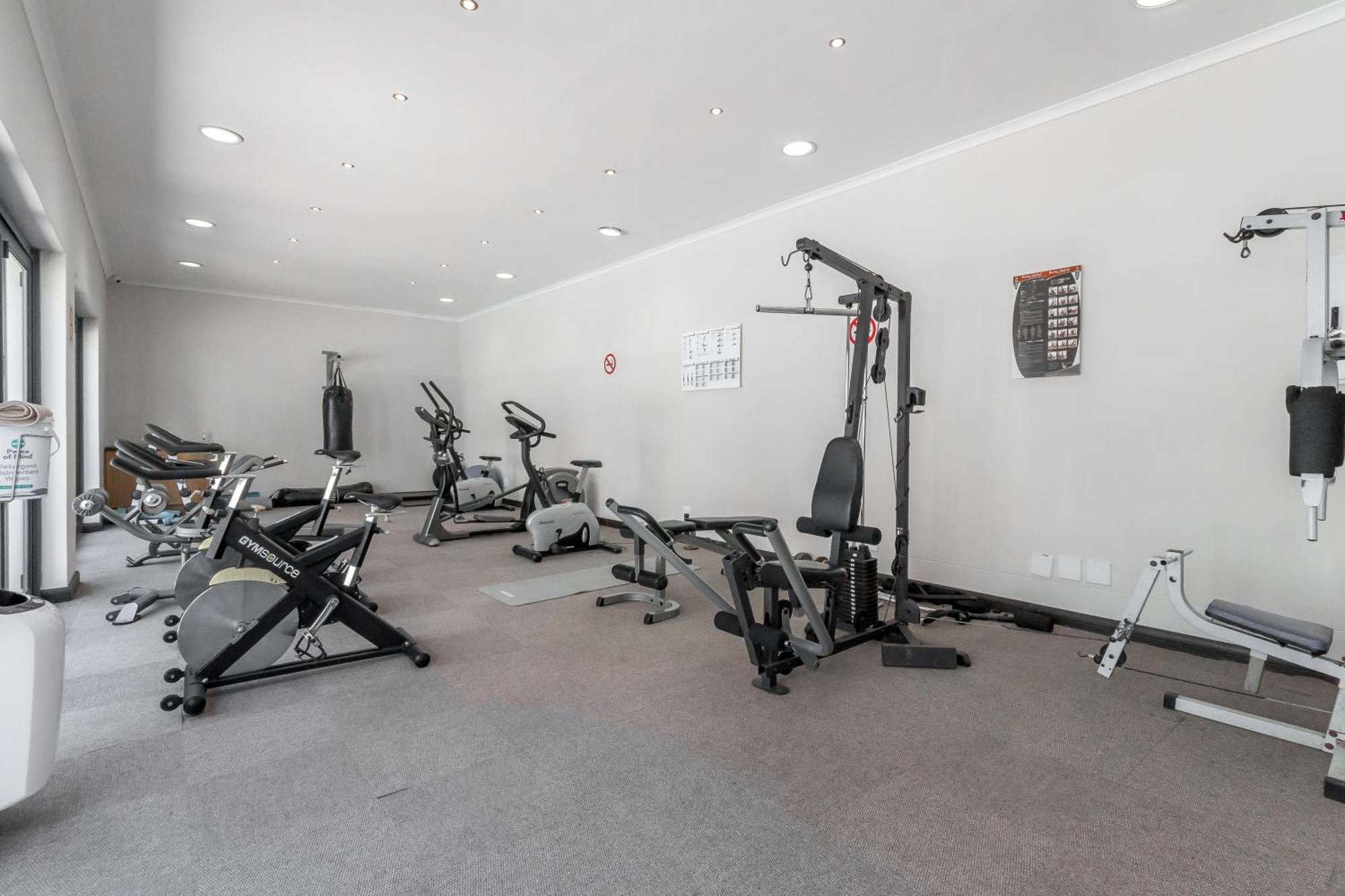 The Square 135- Studio With Free Parking, Pool & Gym Access Lejlighed Kapstaden Eksteriør billede