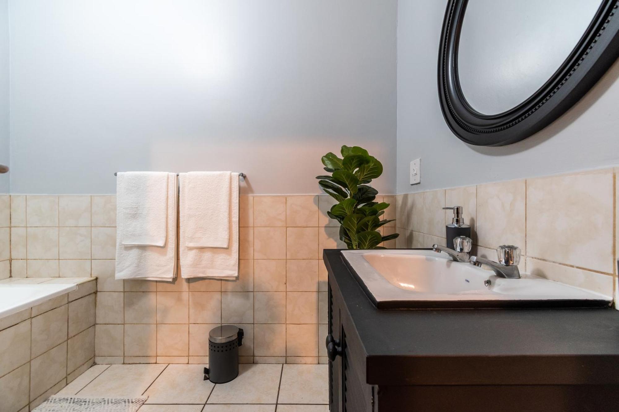The Square 135- Studio With Free Parking, Pool & Gym Access Lejlighed Kapstaden Eksteriør billede