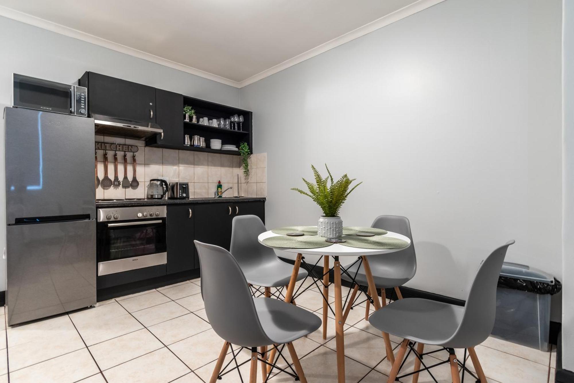 The Square 135- Studio With Free Parking, Pool & Gym Access Lejlighed Kapstaden Eksteriør billede